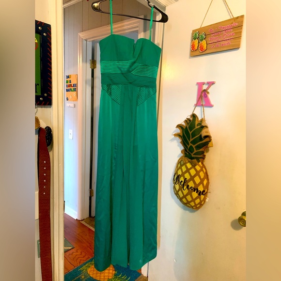 Dress for prom. Size 6 (BCBG MAXAZRIA) never worn does need streamed - Picture 2 of 2